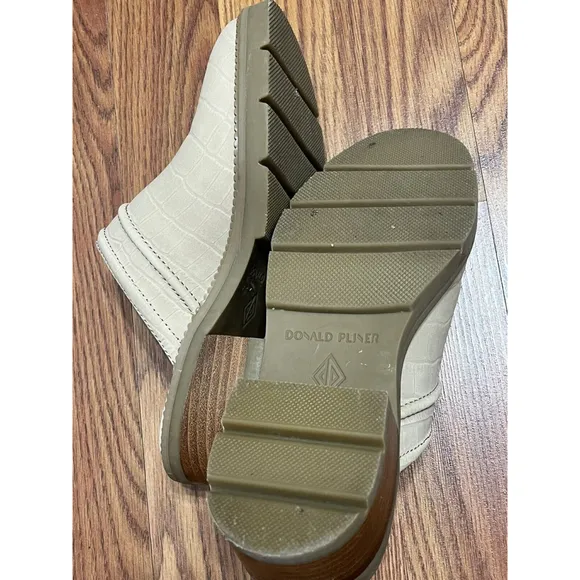 Donald Pliner Western Couture Womens 5.5 Ankle Slip On Shoes Suede ￼