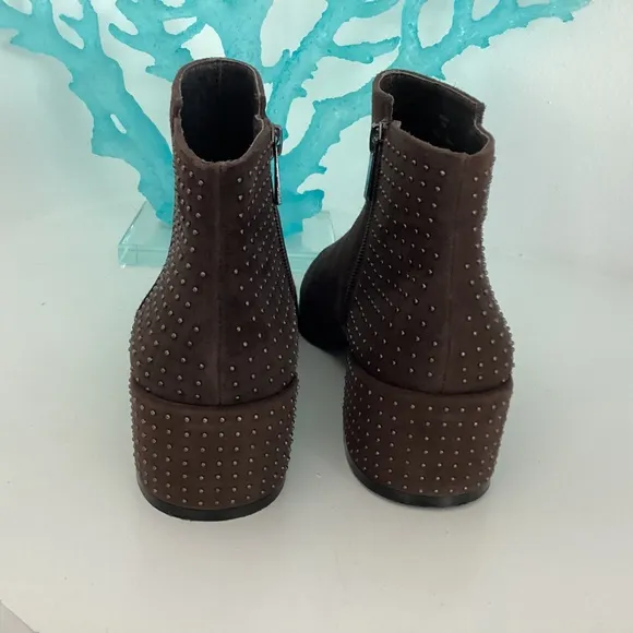 Donald Pliner Womens 8.5M Brown Suede Studded Ankle Boots WORN ONCE