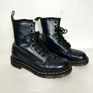 Dr. Doc Martens Womens Size 6 10072 Lace Up Boots Navy Blue Leather Classic Boot