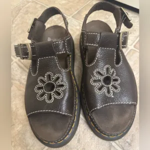 Dr. Marten Dunnet Flower Sandals!