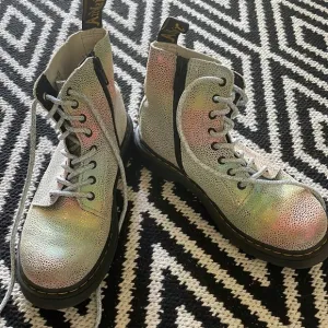 Dr Marten rainbow ray lace up suede boots girls size 2
