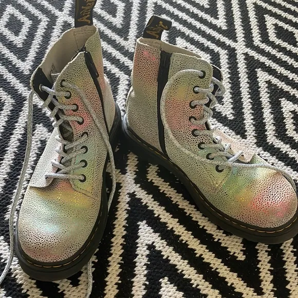 Dr Marten rainbow ray lace up suede boots girls size 2