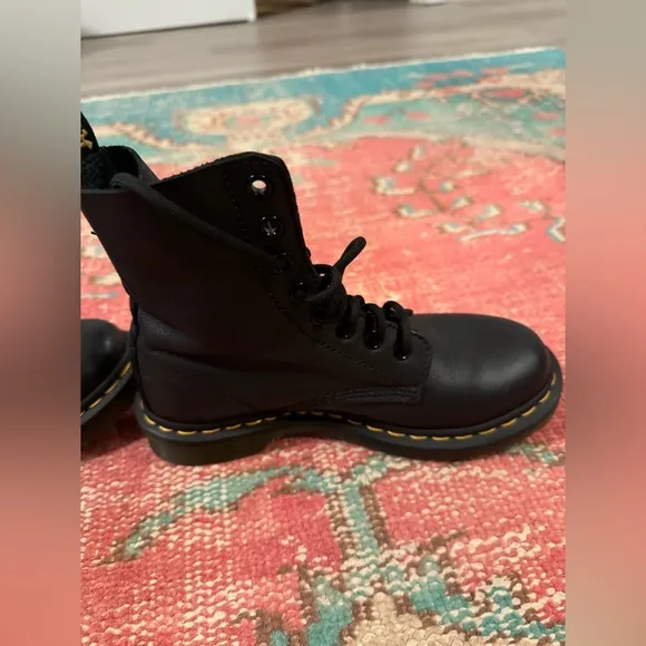 Dr Martens 101 VIRGINIA LEATHER ANKLE BOOTS
