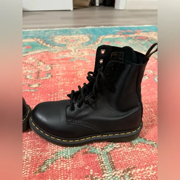 Dr Martens 101 VIRGINIA LEATHER ANKLE BOOTS