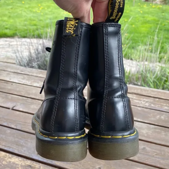 Dr. martens 1460 classic black combat boots lace up
