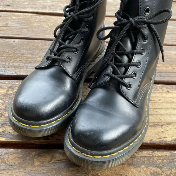 Dr. martens 1460 classic black combat boots lace up