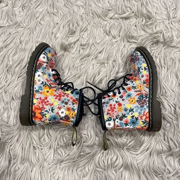 DR. MARTENS 1460 Girls Wanderlust Boots toddler size 10