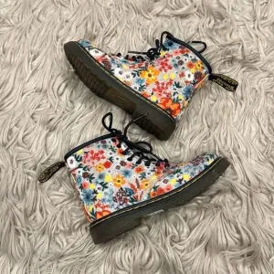 DR. MARTENS 1460 Girls Wanderlust Boots toddler size 10