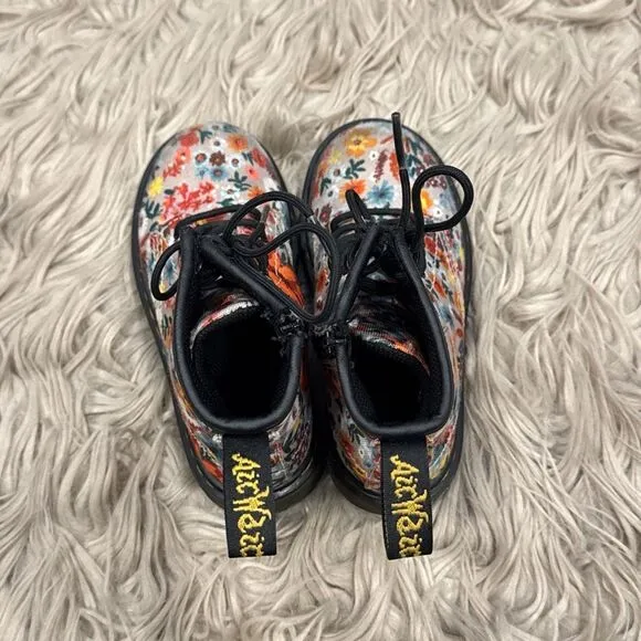 DR. MARTENS 1460 Girls Wanderlust Boots toddler size 10