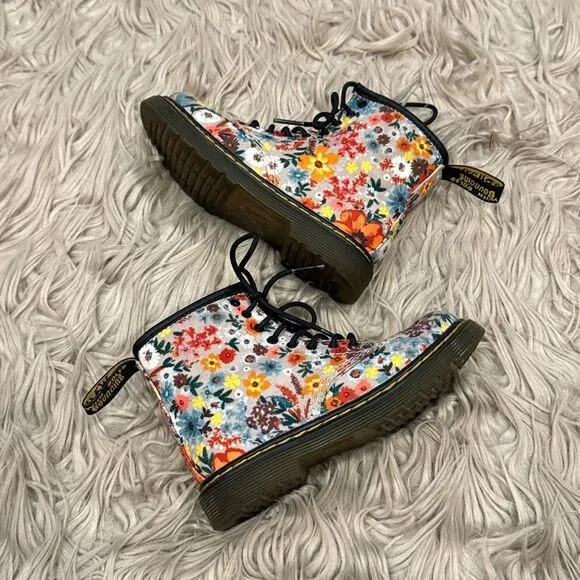 DR. MARTENS 1460 Girls Wanderlust Boots toddler size 10