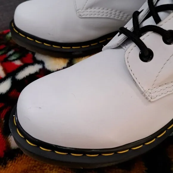 Dr. Martens 25057 Leather White Women's Boots Size 9