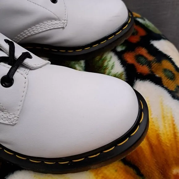 Dr. Martens 25057 Leather White Women's Boots Size 9
