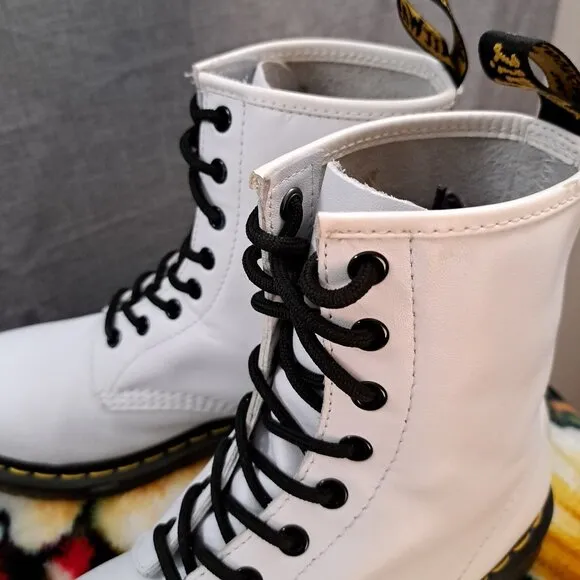Dr. Martens 25057 Leather White Women's Boots Size 9