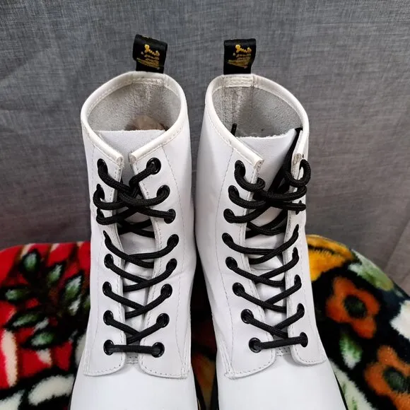Dr. Martens 25057 Leather White Women's Boots Size 9