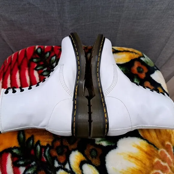 Dr. Martens 25057 Leather White Women's Boots Size 9