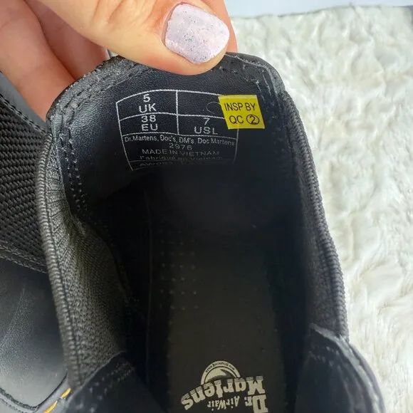 Dr. Martens 2976 Chelsea Boots Black Smooth Leather Slip-On Ankle Boots Size 7