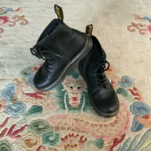 Dr. Martens Air Wair Sz 3 Youth Kids Blk Leather Ankle Zip Boots Bouncing Soles