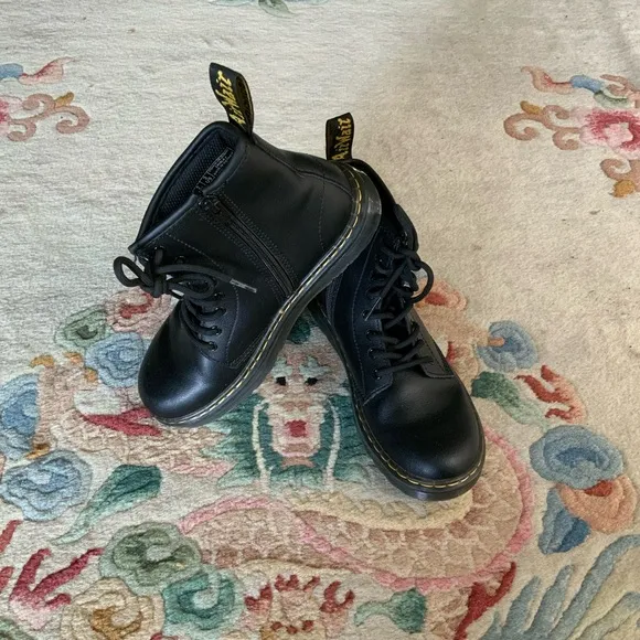 Dr. Martens Air Wair Sz 3 Youth Kids Blk Leather Ankle Zip Boots Bouncing Soles
