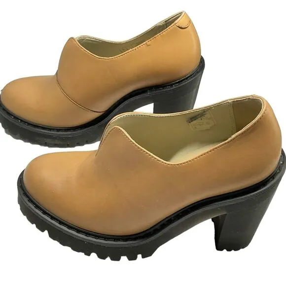 Dr. Martens AirWair Tan Cordelia Slip-On Chucky Platform Heel Shoe Boots Size 6
