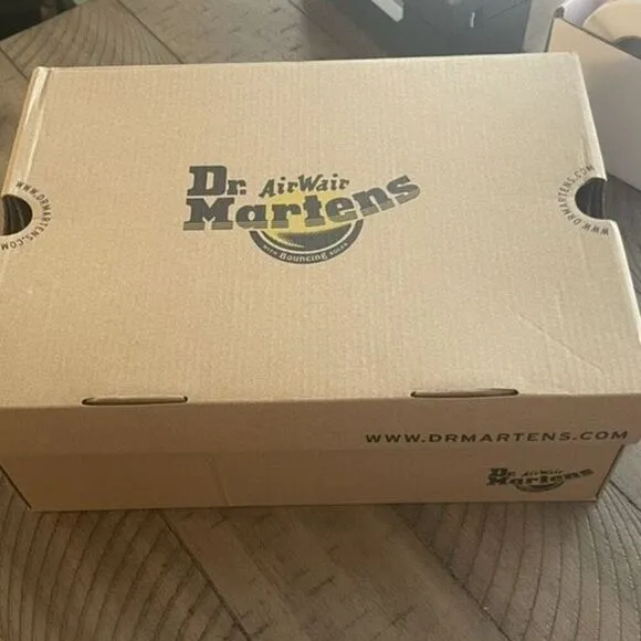 Dr. Martens AirWair Embury W/8 M/7 Wyoming Boots Black Unisex Bouncing Soles New