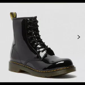 Dr. Martens Black classic doc marten boots