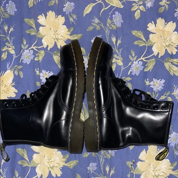 Dr Martens Black Leather Boots sz 7 USA  38 Euro