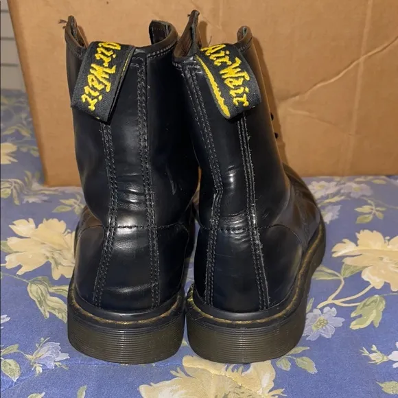 Dr Martens Black Leather Boots sz 7 USA  38 Euro