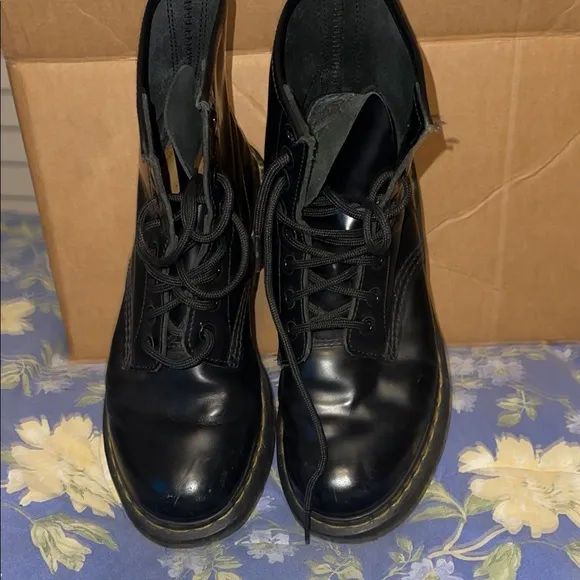 Dr Martens Black Leather Boots sz 7 USA  38 Euro