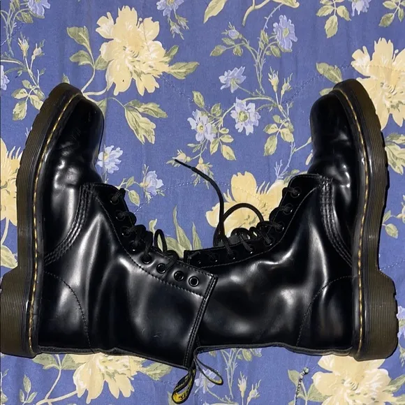 Dr Martens Black Leather Boots sz 7 USA  38 Euro