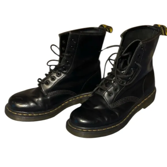 Dr Martens Black Leather Boots sz 7 USA  38 Euro