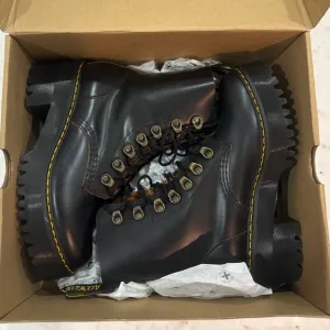 Dr. Martens Black Leona Boots sz 5