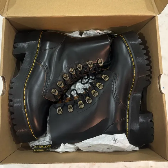 Dr. Martens Black Leona Boots sz 5