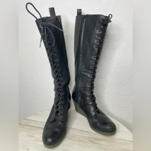 Dr. Martens boots Lace Up leather sz 9 “Leanne” 20 eye black
