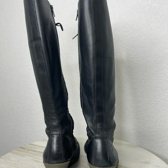 Dr. Martens boots Lace Up leather sz 9 “Leanne” 20 eye black