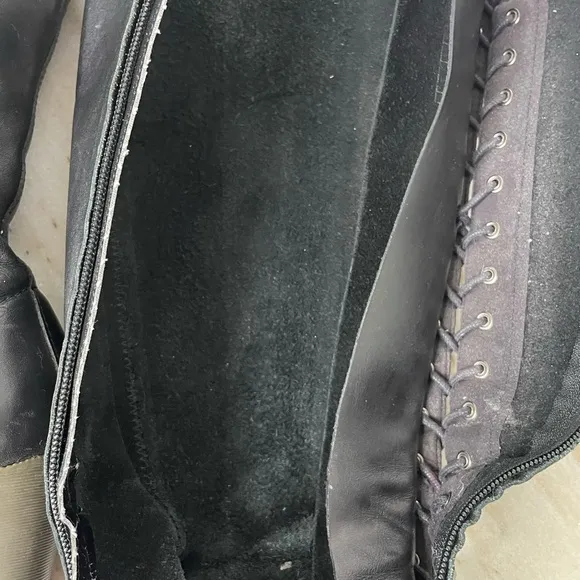 Dr. Martens boots Lace Up leather sz 9 “Leanne” 20 eye black