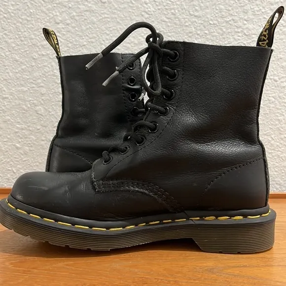 DR. MARTENS :: BOOTS