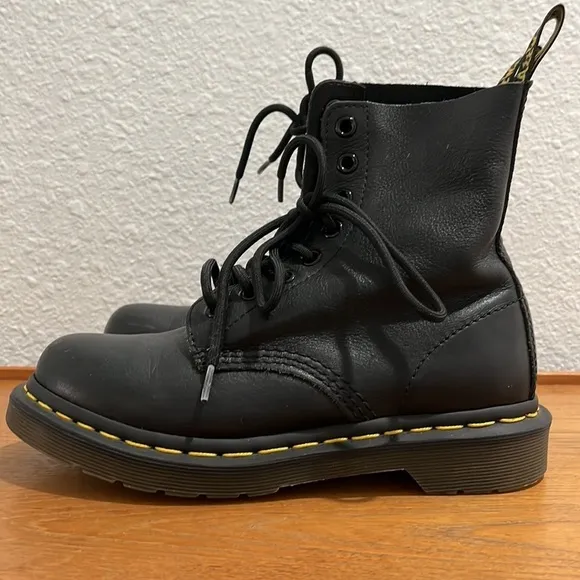 DR. MARTENS :: BOOTS
