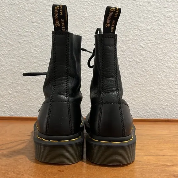 DR. MARTENS :: BOOTS