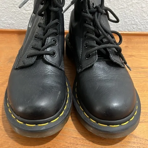 DR. MARTENS :: BOOTS