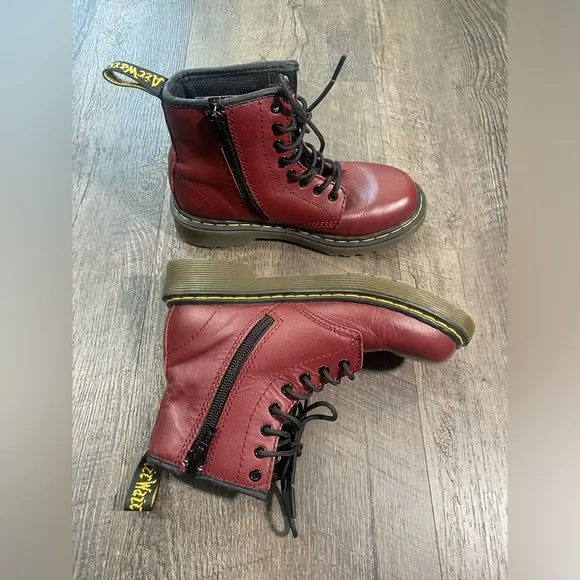 DR MARTENS Delaney Leather Girls Boots