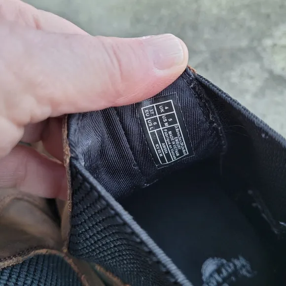 Dr. Martens Embury Chelsea boots
