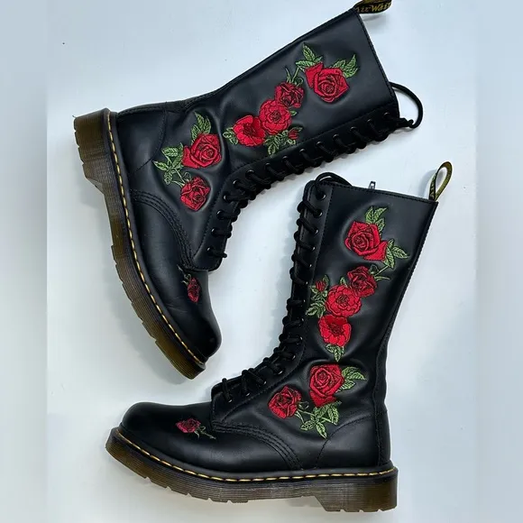 Dr. Martens Floral Embroidered Women's 1914 Vonda Lace Up Boot, Black, size 7