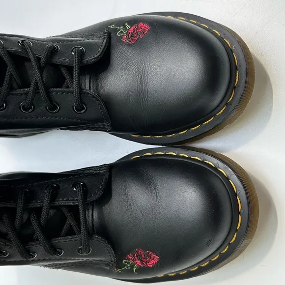 Dr. Martens Floral Embroidered Women's 1914 Vonda Lace Up Boot, Black, size 7