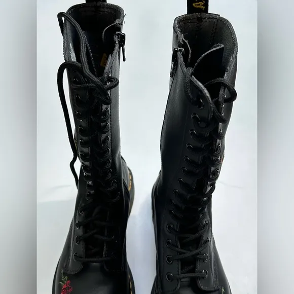Dr. Martens Floral Embroidered Women's 1914 Vonda Lace Up Boot, Black, size 7