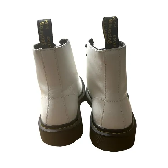 DR. MARTENS Luana 7 Eye Boots in White Size 8 — minor scuffs shown in photos