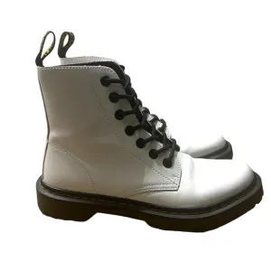 DR. MARTENS Luana 7 Eye Boots in White Size 8 — minor scuffs shown in photos