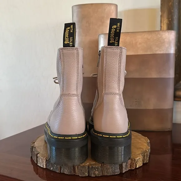 Dr. Martens *NWOB* Jadon III Boot Pisa Leather Platforms, Unisex, Taupe