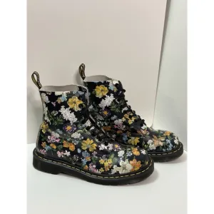 Dr. Martens, Pascal Black Leather Floral Boots, Multicolor Flowers, US8