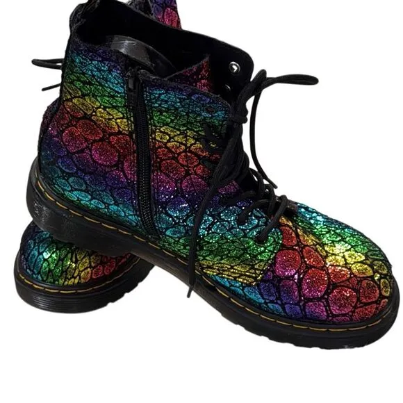 Dr. Martens Pascaly boots with side zipper