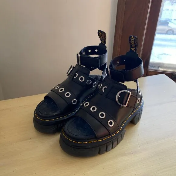 Dr. Martens Ricki Hardware Nappa Lux Leather Platform Sandals Size 7